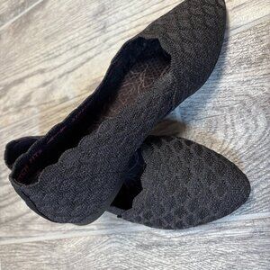 SKECHERS Black Cleo Honeycomb Flats, Size 5.5